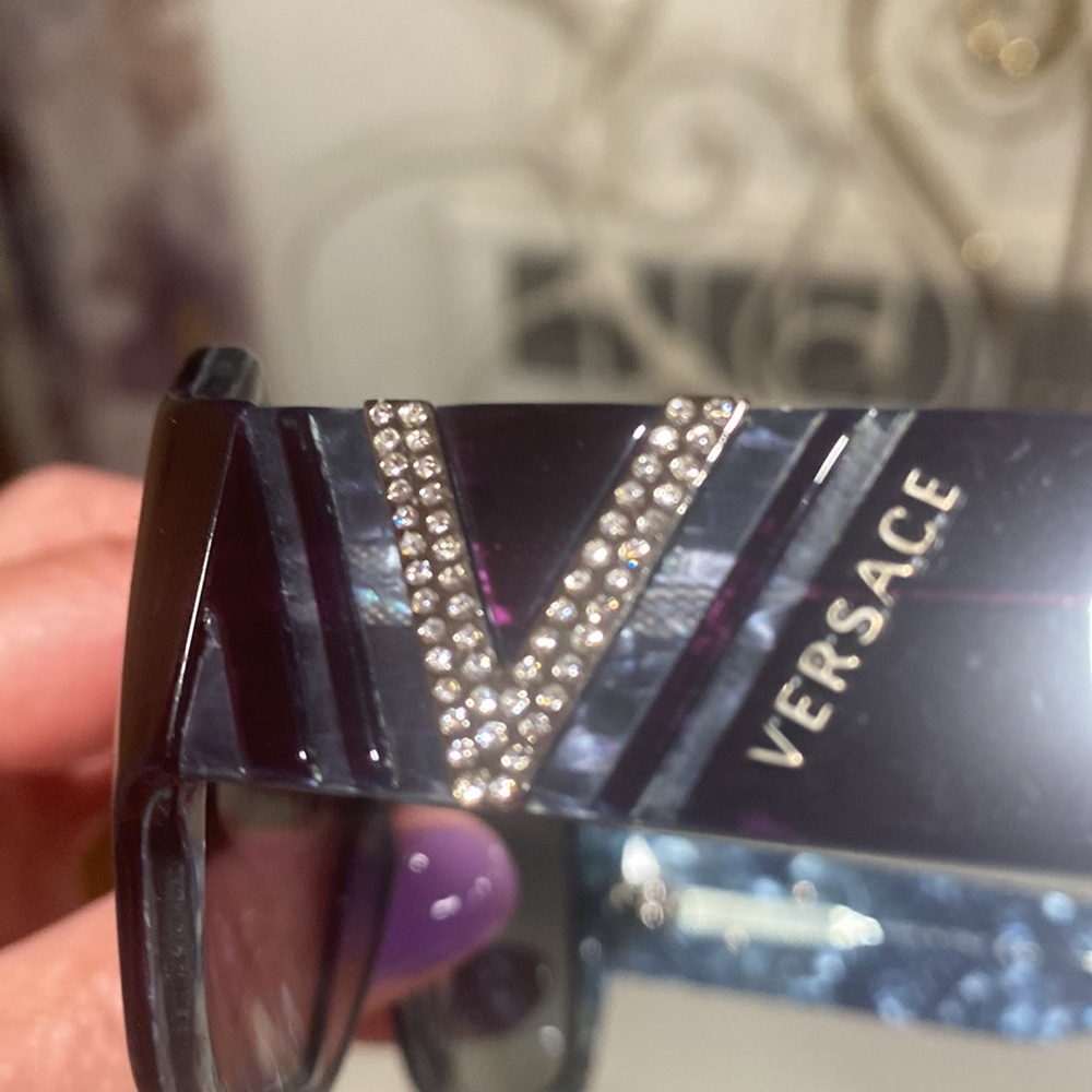 Authentic VERSACE brand new sunglasses with square frame in rhinestones on the V - Picture 2 of 10